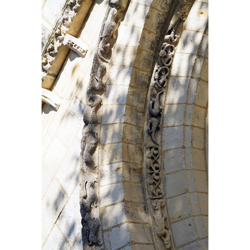 Source caption: "Biron détail de la façade de l'église."
