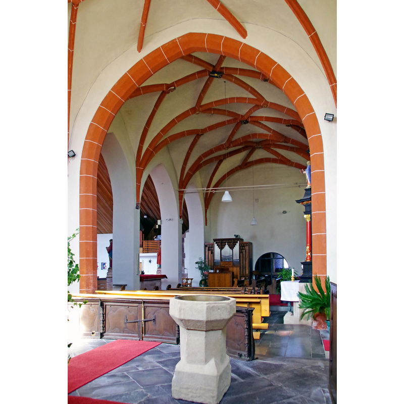 Source caption: "St. Peter und Paul (Auw bei Prüm), Blick ins alte Langhaus" -- showing the old font in the old nave