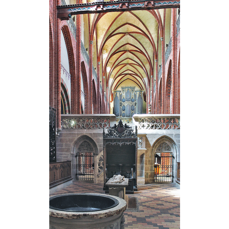 Source caption: "Havelberg, Dom, Innenansicht" -- view of the chancel screen from behind the baptismal font
