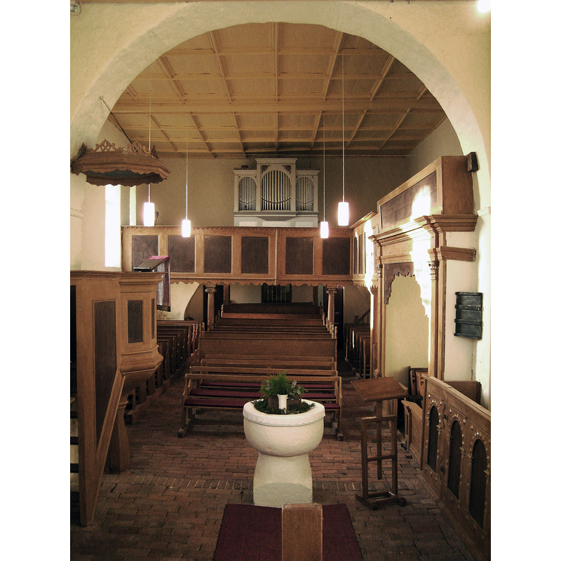 Source caption: "Dorfkirche Neuenklitsche, Innenraum - Blick aus dem Chorraum"