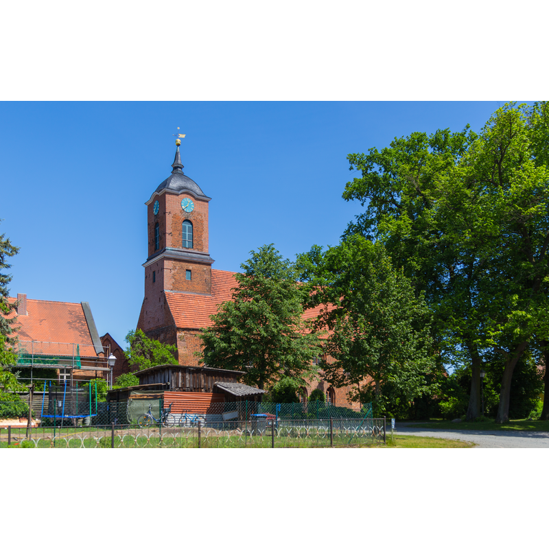 Source caption: "Die evangelische Klosterkirche in Kloster Neuendorf, Stadtteil von Gardelegen, Altmarkkreis Salzwedel, Sachsen-Anhalt, Deutschland. Die denkmalgeschützte Kirche ist diejenige des ehemaligen Klosters Neuendorf."