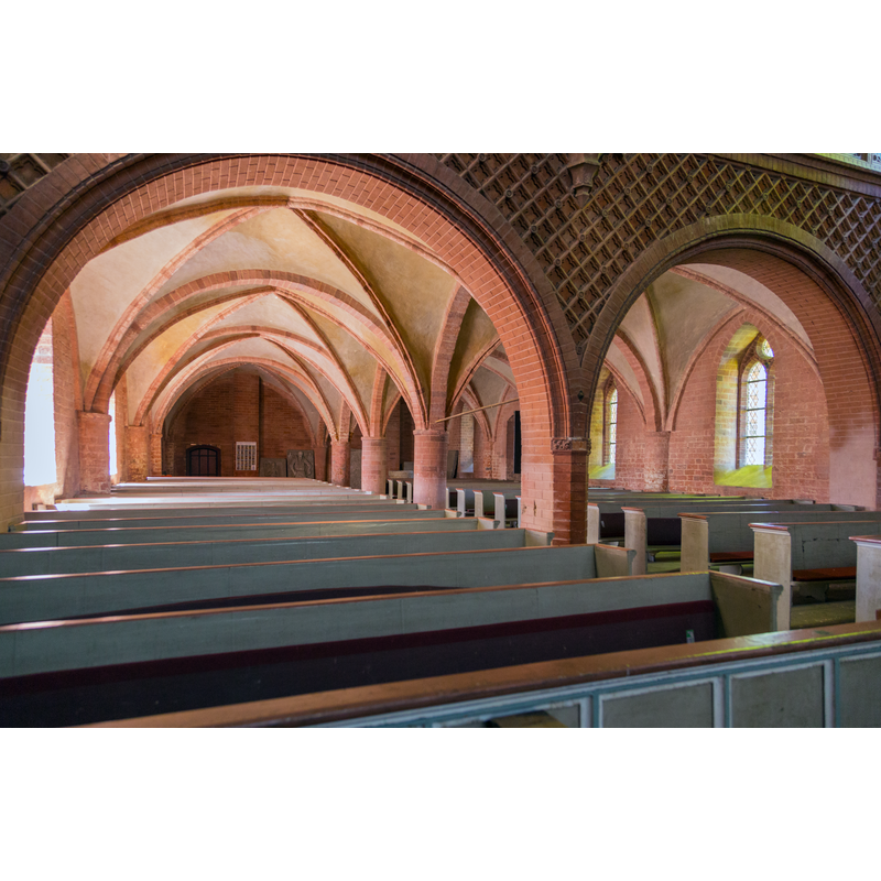 Source caption: "Innenansicht unterhalb der Nonnenempore der evangelischen Klosterkirche in Kloster Neuendorf, Stadtteil von Gardelegen, Altmarkkreis Salzwedel, Sachsen-Anhalt, Deutschland. Die denkmalgeschützte Kirche ist diejenige des ehemaligen Klosters Neuendorf."