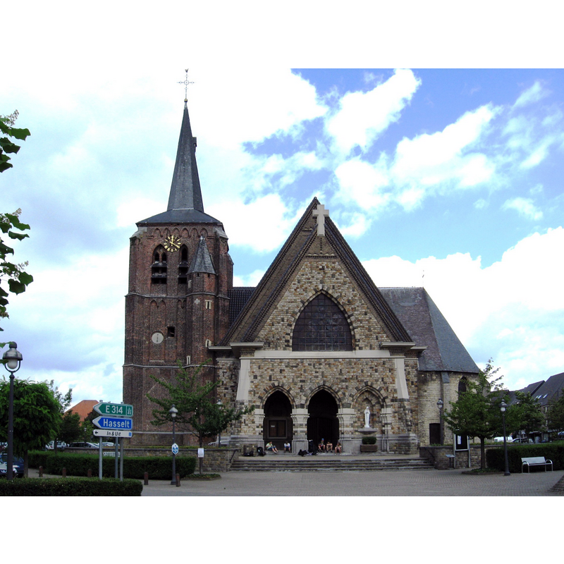 Source caption: "Sint-Martinuskerk in Houthalen"