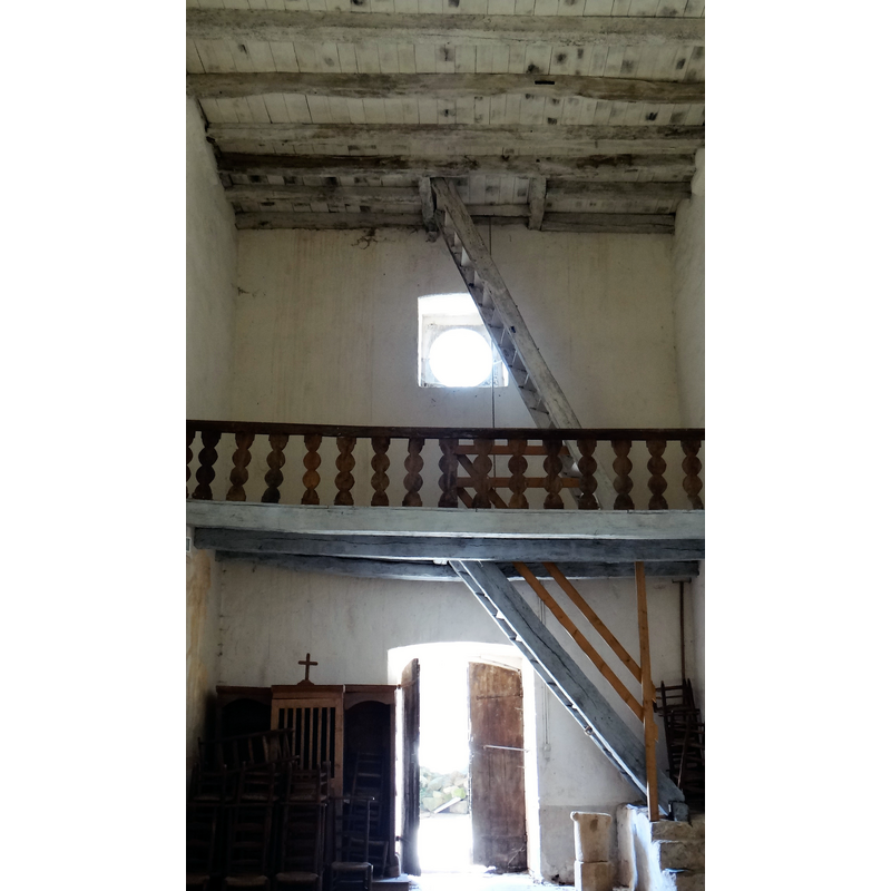Source caption: "La Masse - Église Saint-Perdufle - Nef, tribune au-dessus de l'entrée, confessionnal" -- notice the composite(?) holy-water stoup to the [right] north of the doorway