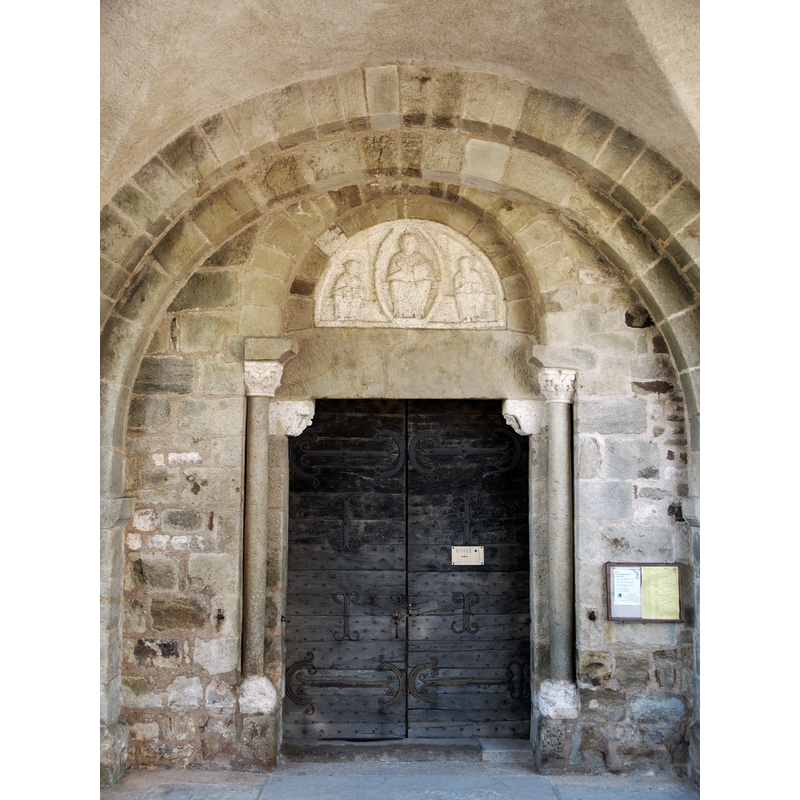 Source caption: "Église Saint-Vincent (XIe - XIIe siècles) [...] portail"