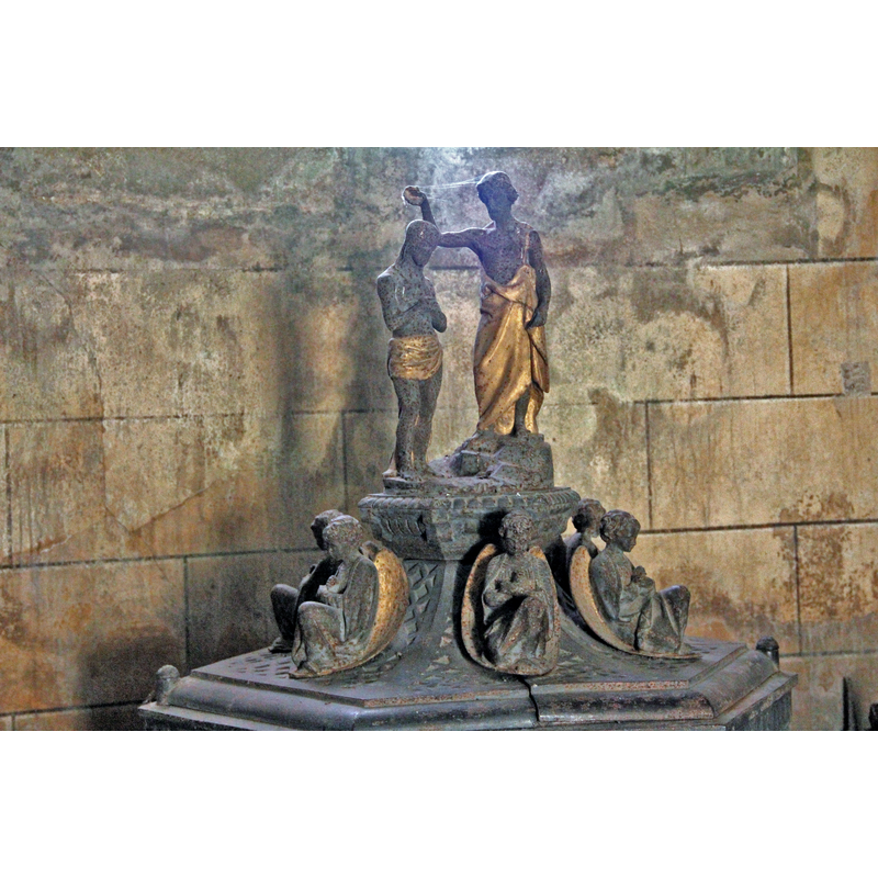 Source caption: "Fonts baptismaux de l'église de Mont-Saint-Vincent. Couvercle. Détail sculpté." -- 18th-century? [cf. FontNotes]