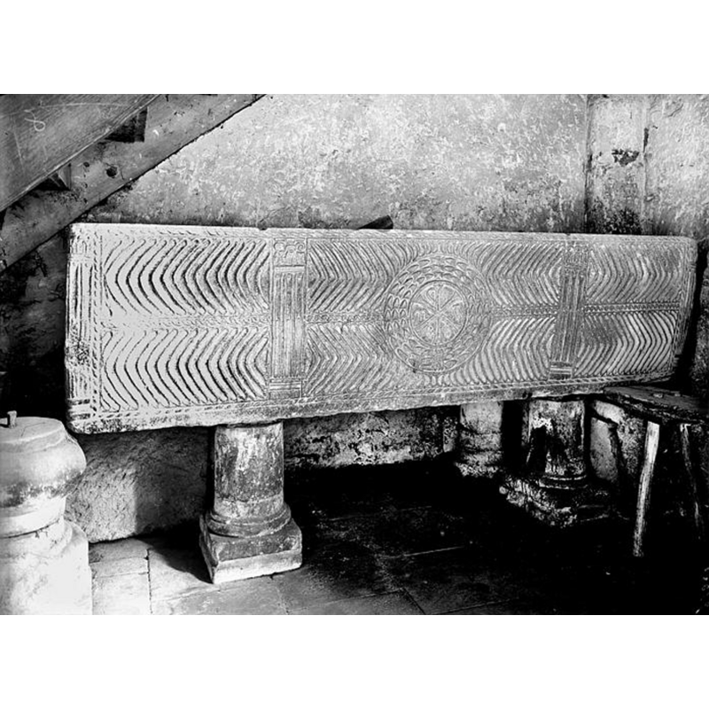 Source caption: "Sarcophage en marbre de saint Béat, dit de saint Vidian"
