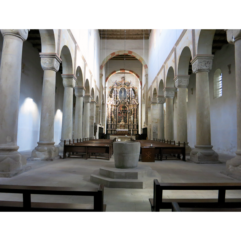 Source caption: "Kloster Hamersleben" -- showing the baptismal font in the foreground