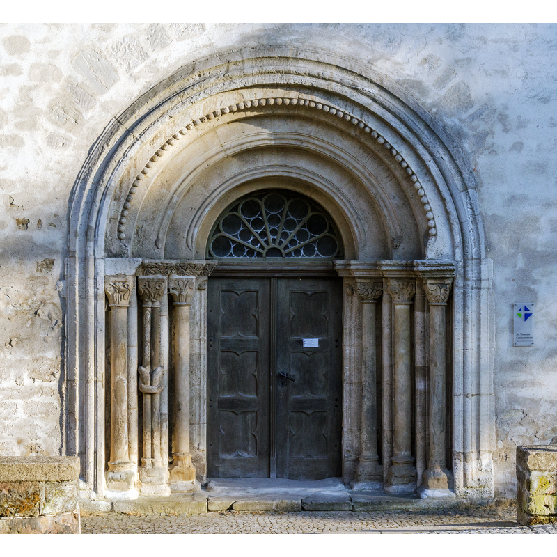 Source caption: "Merseburg, Neumarkt, Kirche St. Thomae, Hauptportal am Nordquerhaus"