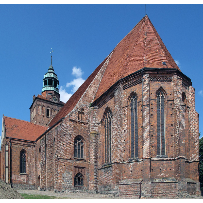 Source caption: "Gotycki kościół pw. św. Jakuba w Ośnie Lubuskim. Ośno Lubuskie (niem. Drossen, dawn. Ośno) – miasto w woj. lubuskim, w powiecie słubickim, położone nad rzeką Łęcza i jeziorem Reczynek."