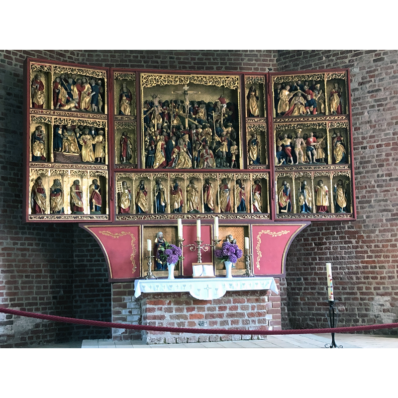 Source caption: "Neue Kirche St. Crucis, Pellworm, Altar"