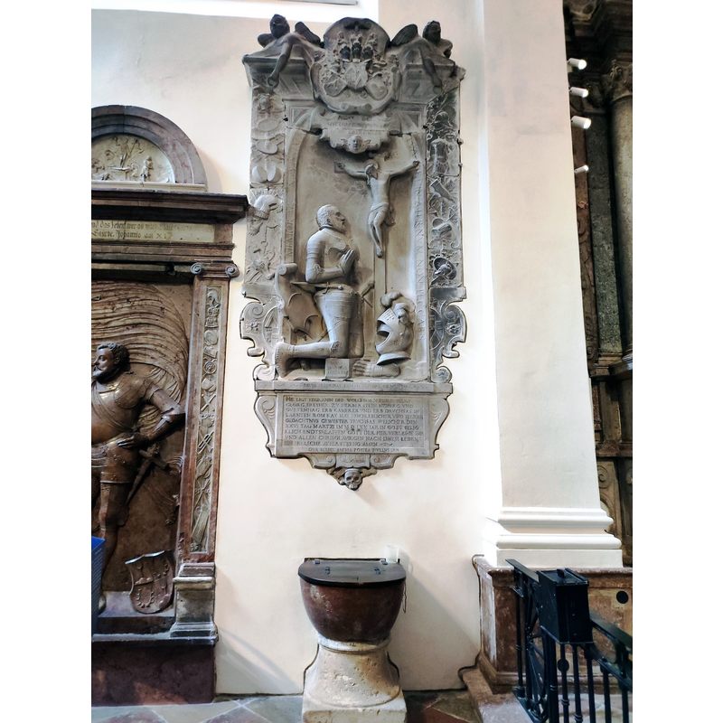 Source caption: "Wien, Michaelerkirche, Epitaph Georg von Herberstein" -- showing the font in the NE Werdenbergkapelle