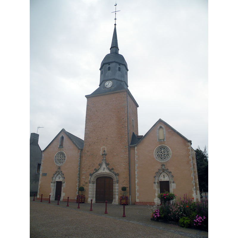 Source caption: "Façade ouest de l'église Saint-Martin de Beaufay."