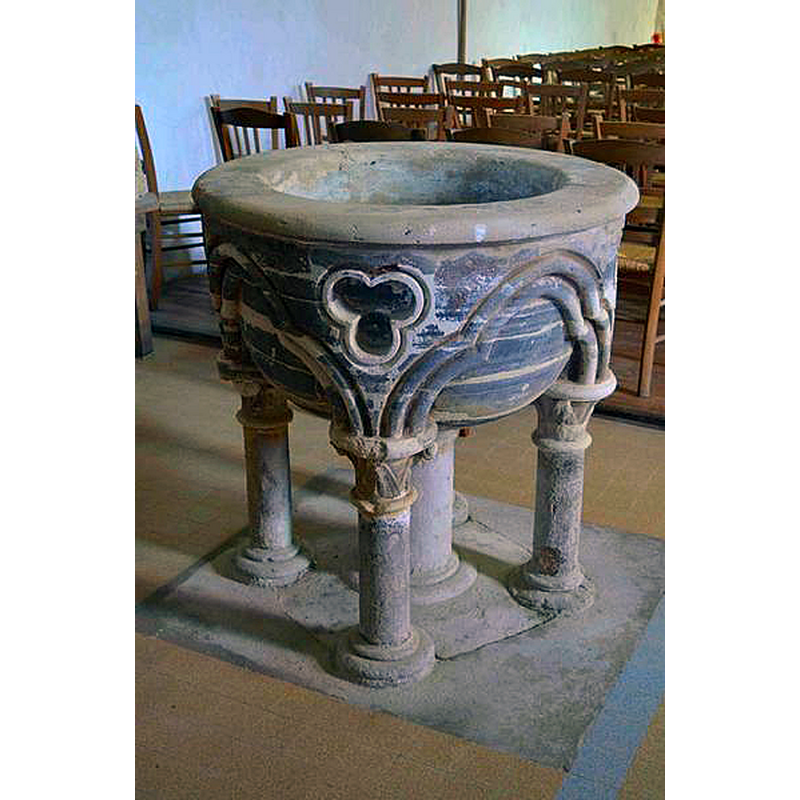 Source caption: "Fonts baptismaux, vue générale"