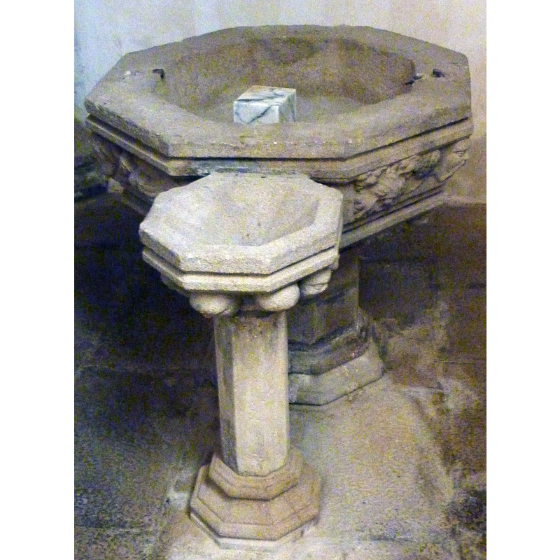 Source caption: "Saint-Jean-du-Doigt : église paroissiale, les fonts baptismaux"
