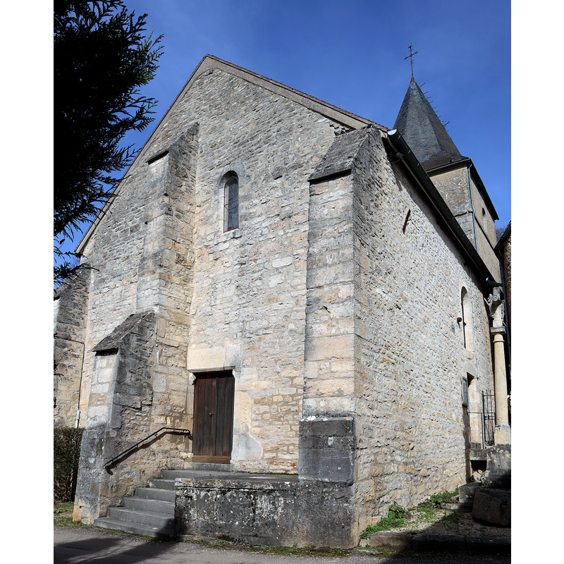 Source caotion: "Extérieur de l'église Saint-Aubin de Hauteroche"