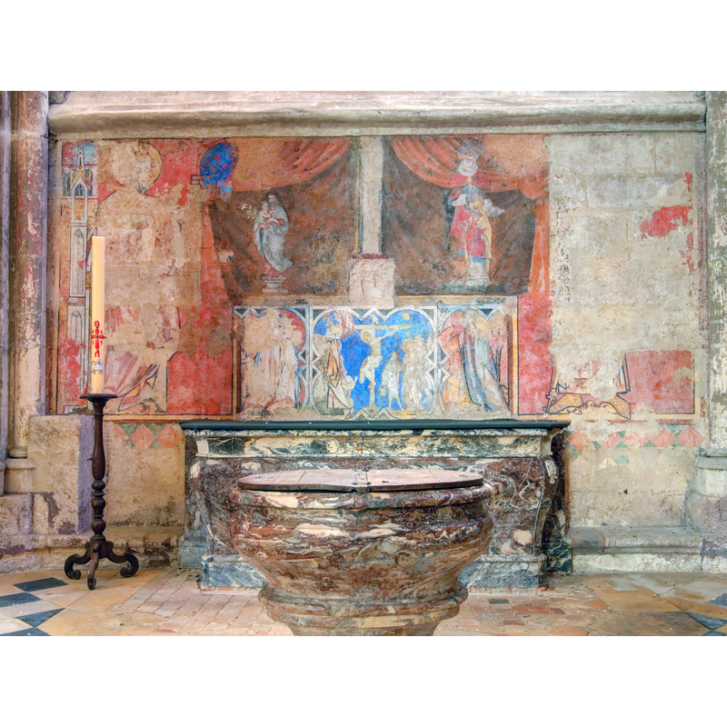 Source caption: "Cathédrale Saint-Pierre de Beauvais" -- present font made of marble in the 18th century; located in the Chapelle Sainte-Cécile