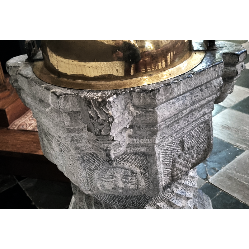 showing the damaged head in the centre of the image