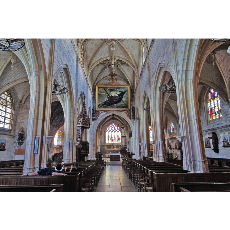 Source caption: "Le Tréport (76), église Saint-Jacques, nef, vue vers l'est"