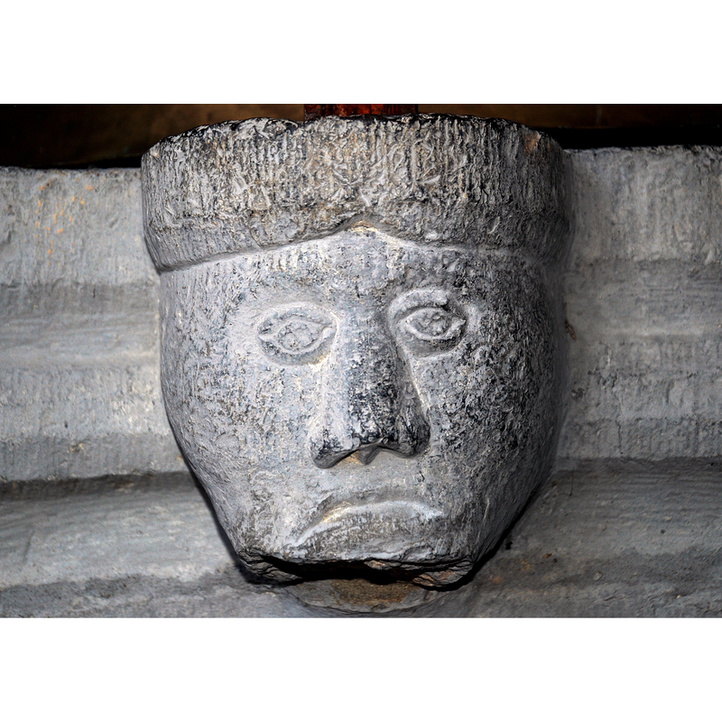 Source caption: " Belgique - Wallonie - Église Saint-Remacle d'Ocquier - Fonts baptismaux" -- one of our heads set at 90-degree angles on the basin sides