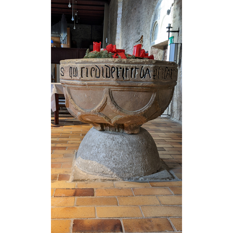 Source caption: "Taufstein in der Marienkirche in Ilsenburg, Sachsen-Anhalt -- „qui crediderit et baptisatus fuerit salv[us erit · anno domini 1551 · Th]eodericus Abbas“"