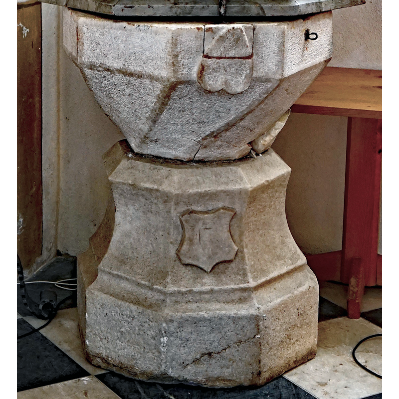 showing the font before the 2022 restoration