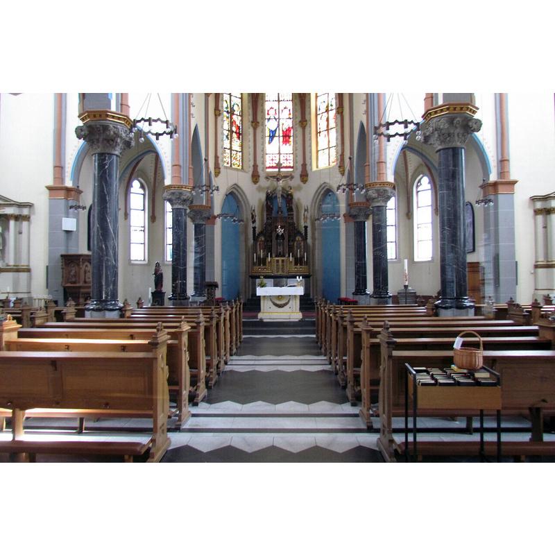 Source caption: "Pfarrkirche, Hubertusstraße 1a (Zons)" -- the modern font in use id discernible at the far [east] end, right [south] side