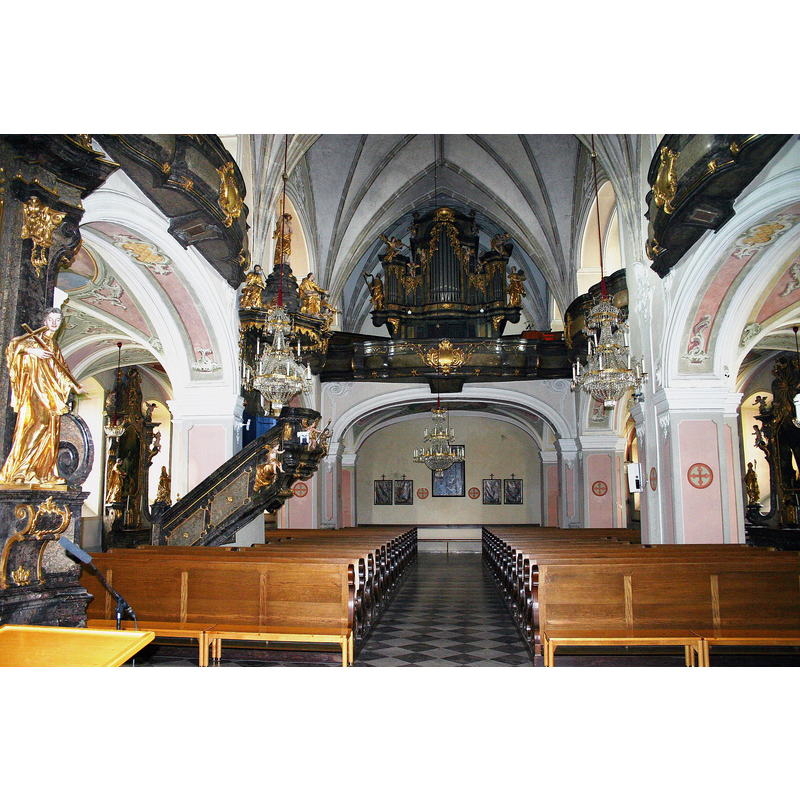 Source caption: "Hartberg Innenraum der Pfarrkirche mit Pfeifenorgel"