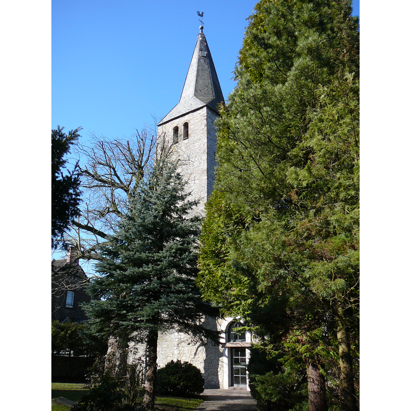 Source caption: "Wuppertal, Schöllerweg (Pfarrkirche Schöller und evangelischer Kirchgarten Schöller)"