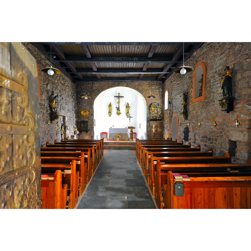 Source caption: "Innenraum der Pfarrkirche in Karnburg, Marktgemeinde Maria Saal, Bezirk Klagenfurt-Land, Kärnten, Österreich"