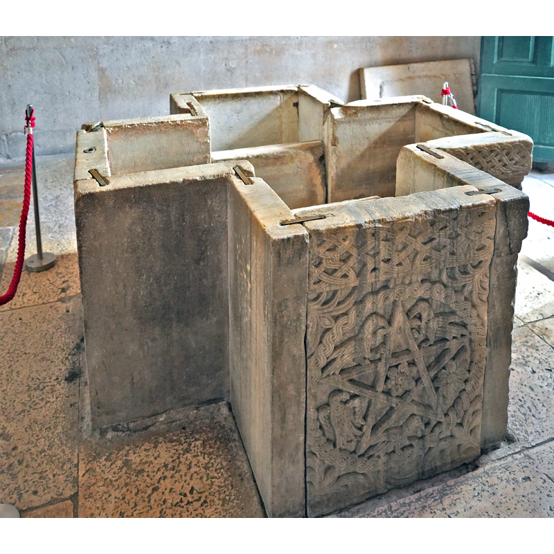 Source caption: "Diocletian palace - Jupiter Temple - Baptismal Font - Split" -- showing the on the top the staples that link the separate marble panels