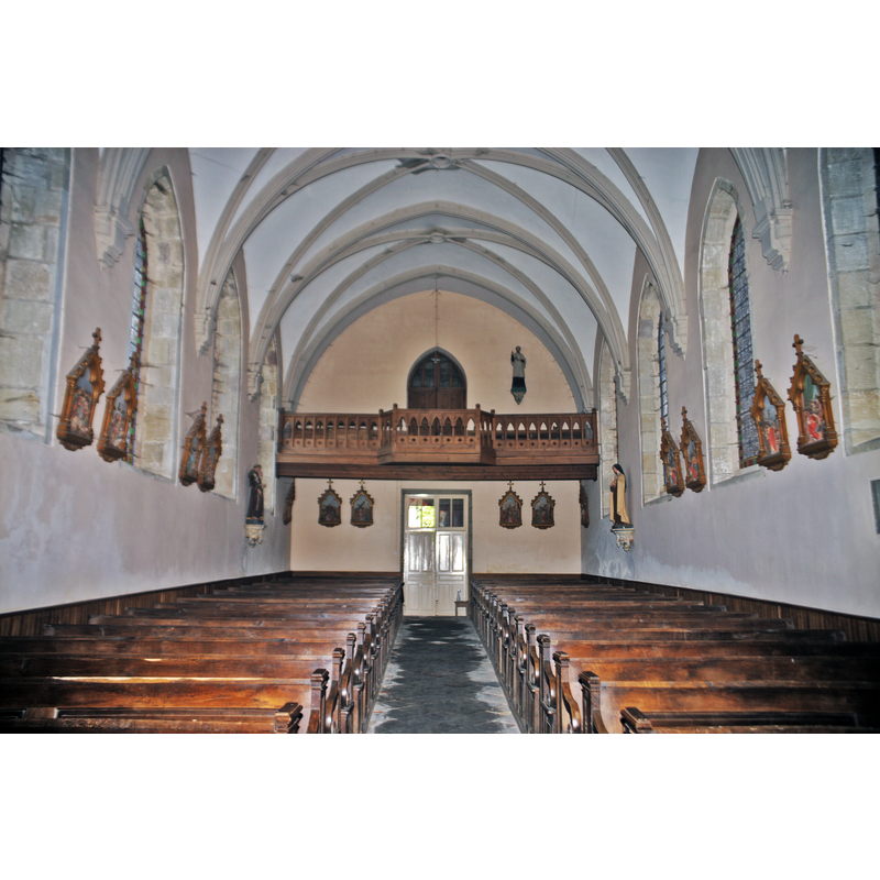 Source caption: "vue intérieure, vers l'entrée de l'Église Saint-Maurice de Corre"