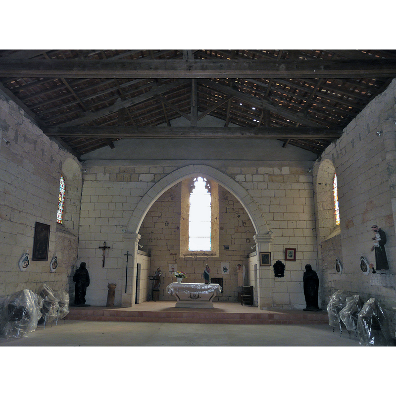 Source caption: "La nef de l'église Saint-Louis de Saint-Louis-en-l'Isle, Dordogne, France."