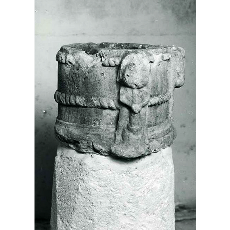 a person using a mortar? [cf. FontNotes]