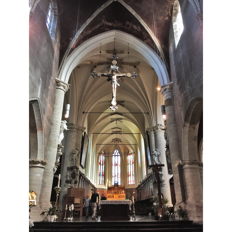 Source caption: "Altaar Sint-Hermesbasiliek"