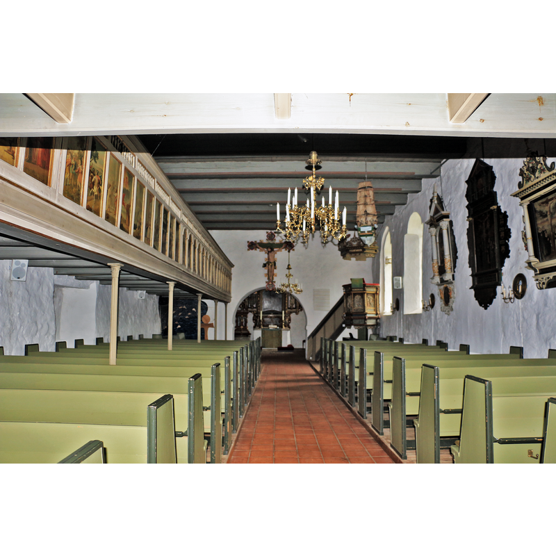 Source caption: "Blick nach Osten zum Altar in der St.-Marien-Magdalenen-Kirche (Erfde)."