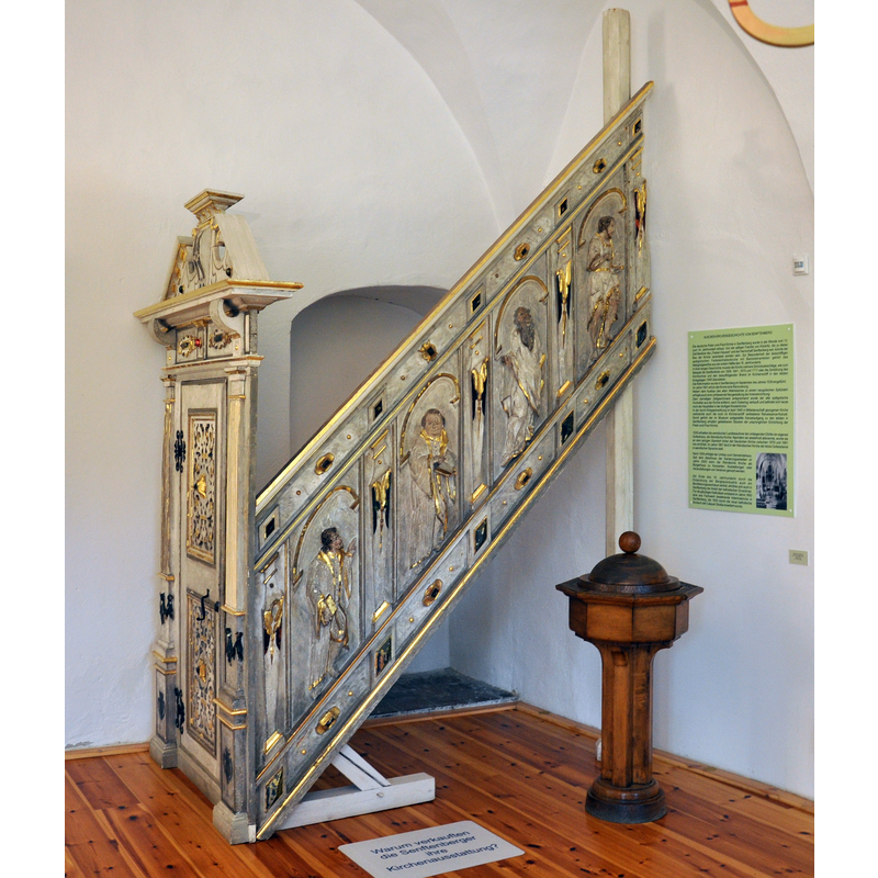 showing an old wooden font and the former pulpit from the Evangelische Peter-Paulus Kirche Senftenberg inside the Museum Senftenberg (in Schloss Senftenberg)