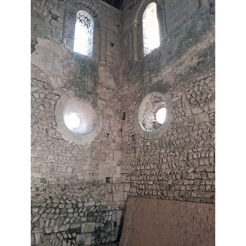 Source caption: "Deux-Jumeaux - Ancienne église Saint-Martin-de-Vertou" -- there appears to be evidence of opus spicatum from an earlier building on these two walls