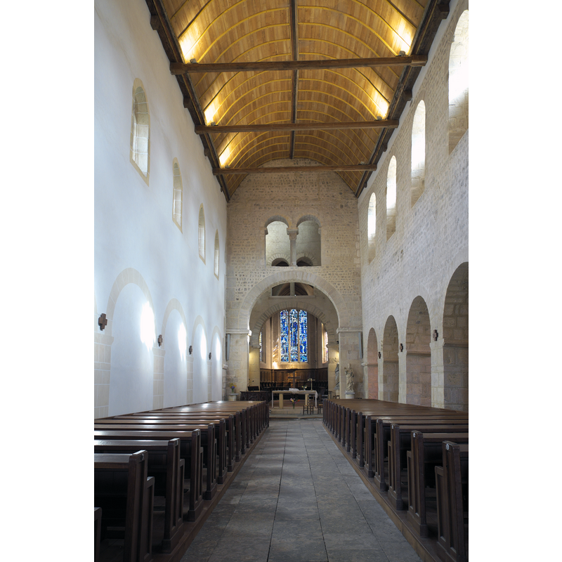 Source caption: "Kirche Église Saint-Pierre-et-Saint-Benoît in Perrecy-les-Forges im Département Saône-et-Loire in der Region Bourgogne-Franche-Comté in Frankreich, Innenraum"