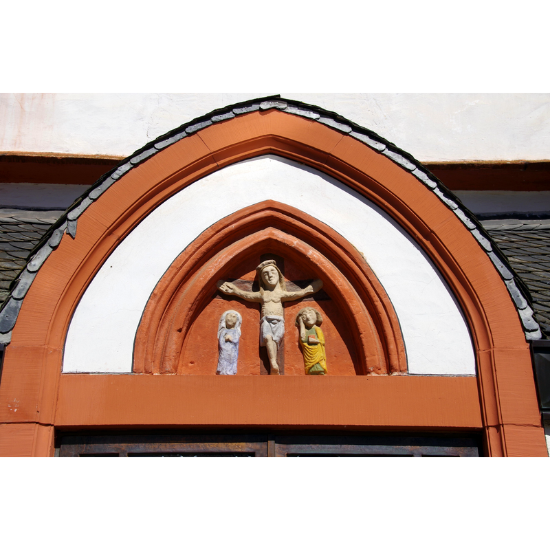 Source caption: "Neuerburg, St. Nikolaus 03, Tympanon mit Kreuzigungsgruppel"
