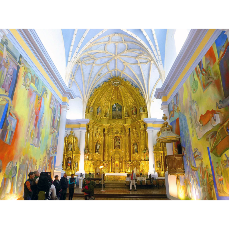Source caption: " 'Pinturas para la vida', proyecto artístico de decoración pictórica del interior y el pórtico de la iglesia de San Miguel Arcángel de Antezana de Foronda (Vitoria, Álava), iniciado por Xabier Egaña en 2013. El autor, discípulo del escultor Jorge Oteiza, desarrolla una profusa iconografía de múltiple inspiración y temática, tanto religiosa como profana, con un estilo figurativo y cromático que recuerda las obras de Marc Chagall y Pablo Picasso."