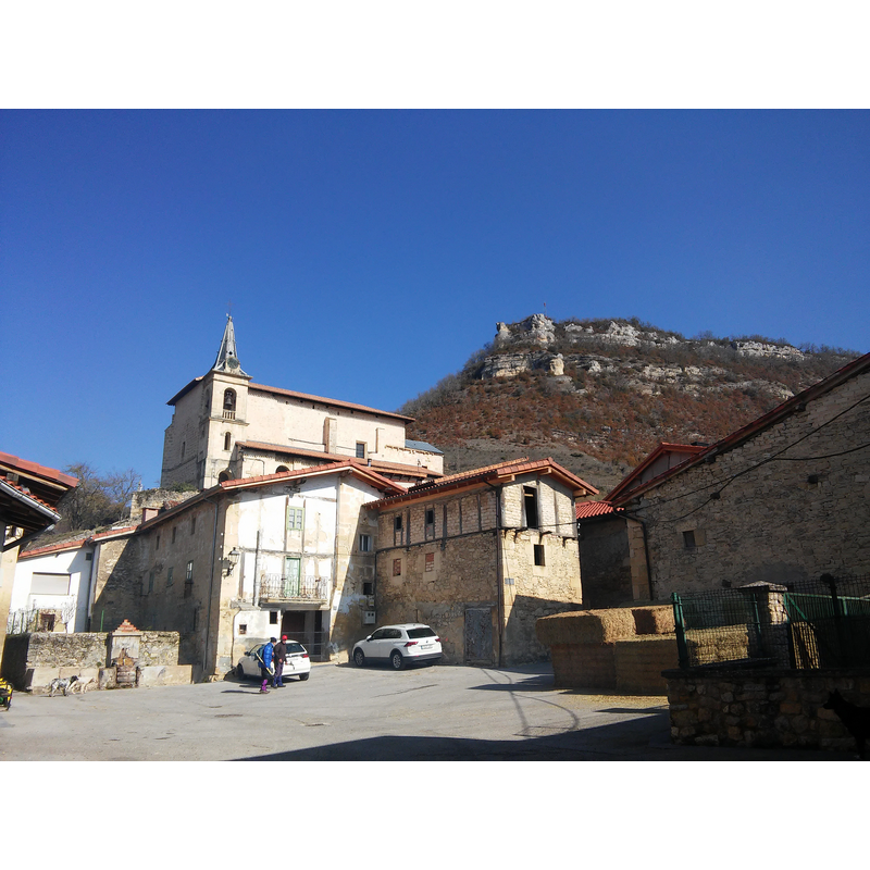 Source caption: "Arluzea (Araba) herriko plaza"