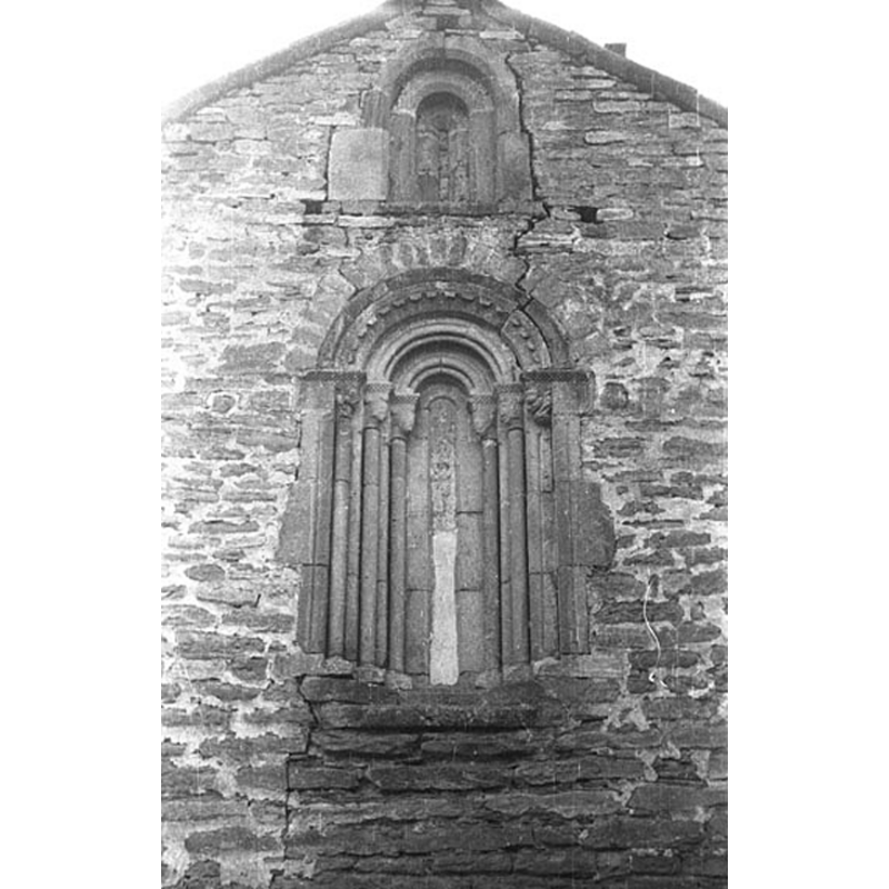 Source caption: "Catadiano: Abside iglesia"