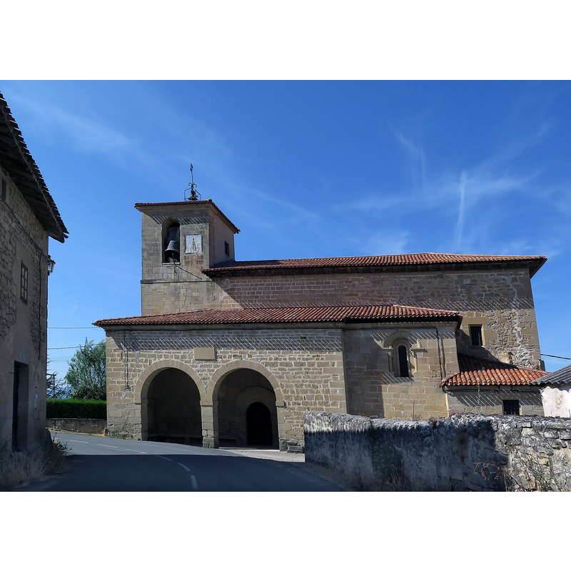 Source caption: "Iglesia románica de San Martín del pueblo de Alcedo (Álava), (País Vasco, España)"