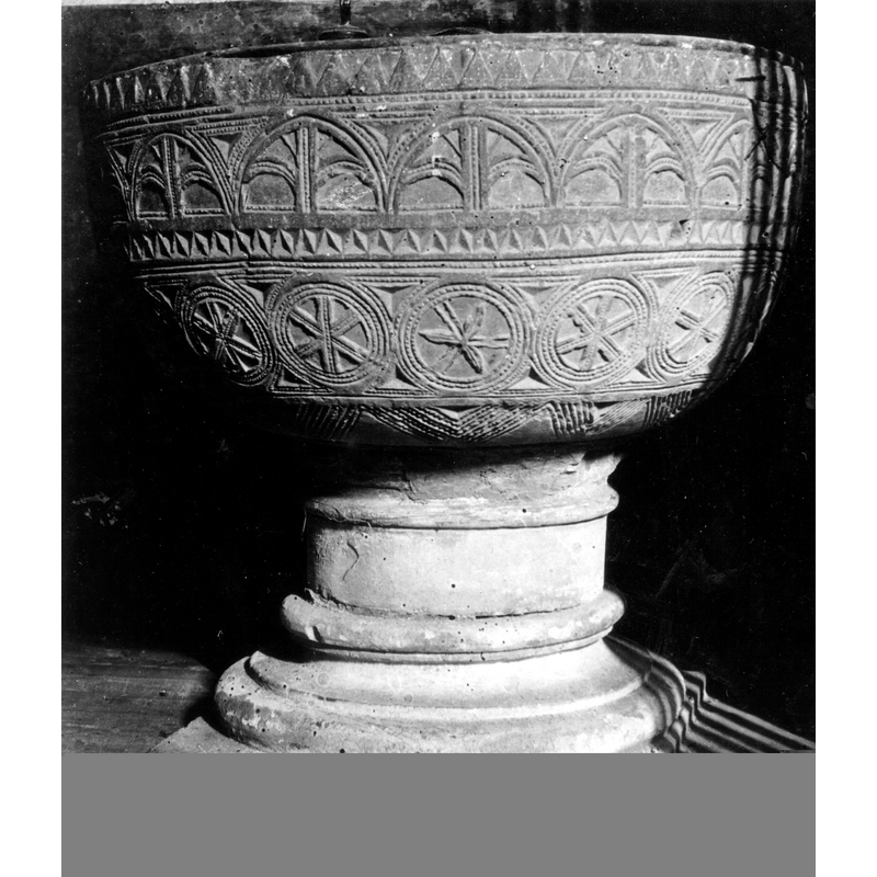 a band of inscribed stylised floral motifs, all around