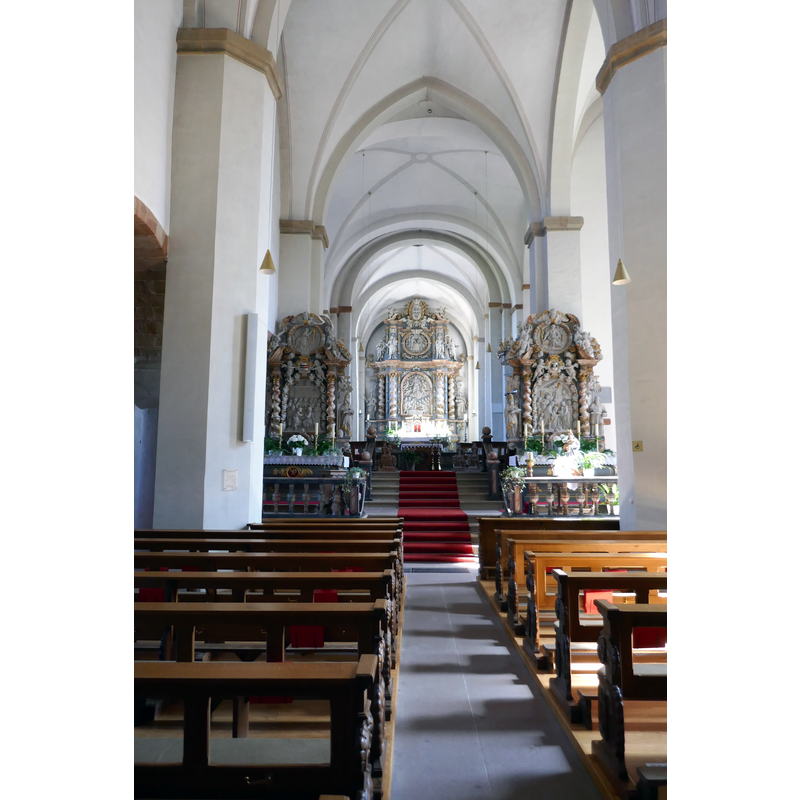 Source caption: "Stiftskirche in Neuenheerse, Mittelschiff"