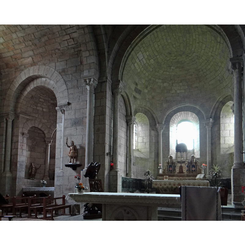 Source caption: "Saint-Julien-Chapteuil - Église Saint-Julien - Abside et absidiole"