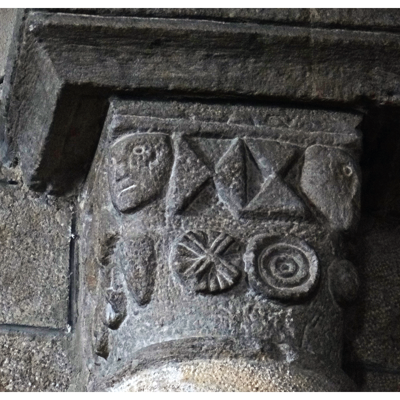 Source caption: "Saint-Julien-Chapteuil - Église Saint-Julien - Chapiteau"