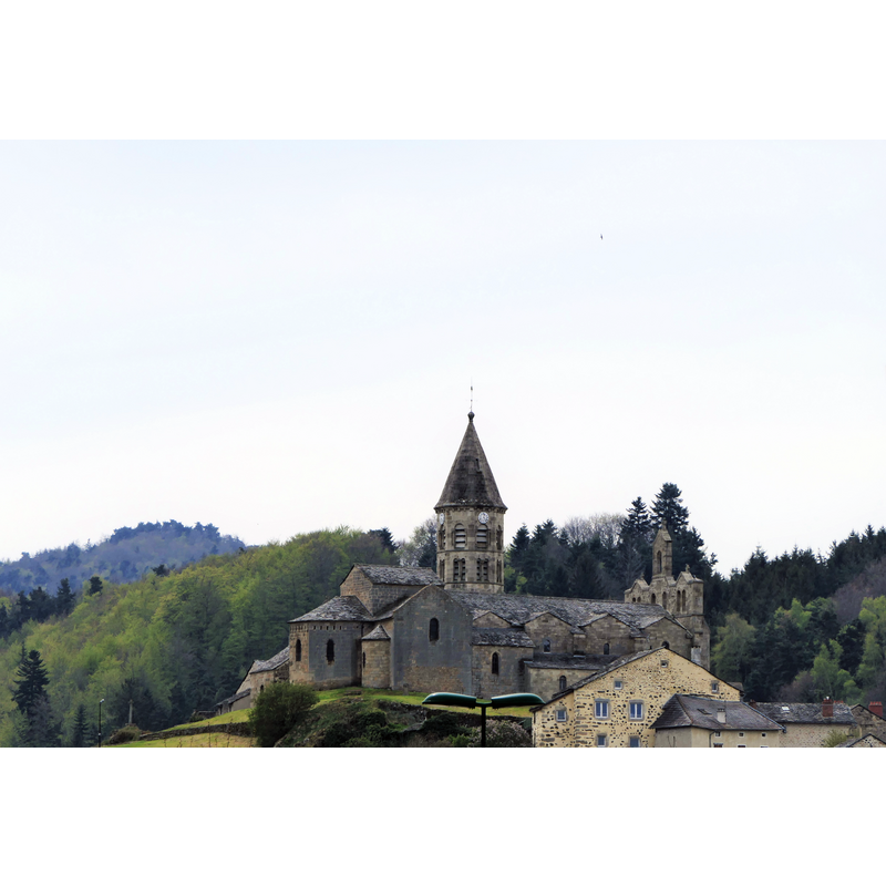 Source caption: "Eglise Saint-Julien de Saint-Julien-Chapteuil, vue générale de l'église"