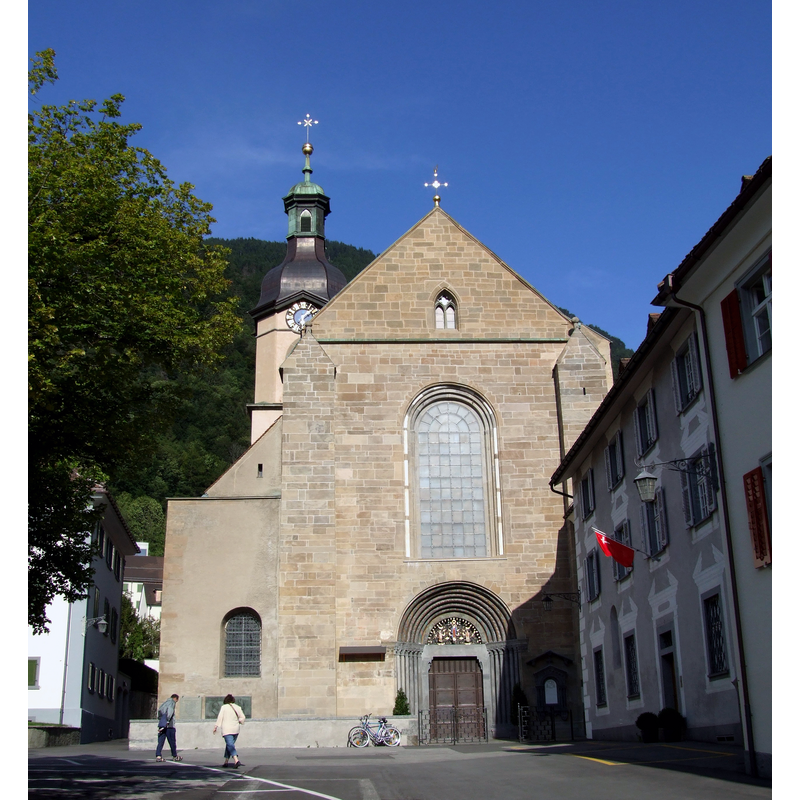 Source caption: "Vorderseite der Kathedrale St. Maria Himmelfahrt, Chur, Graubünden"